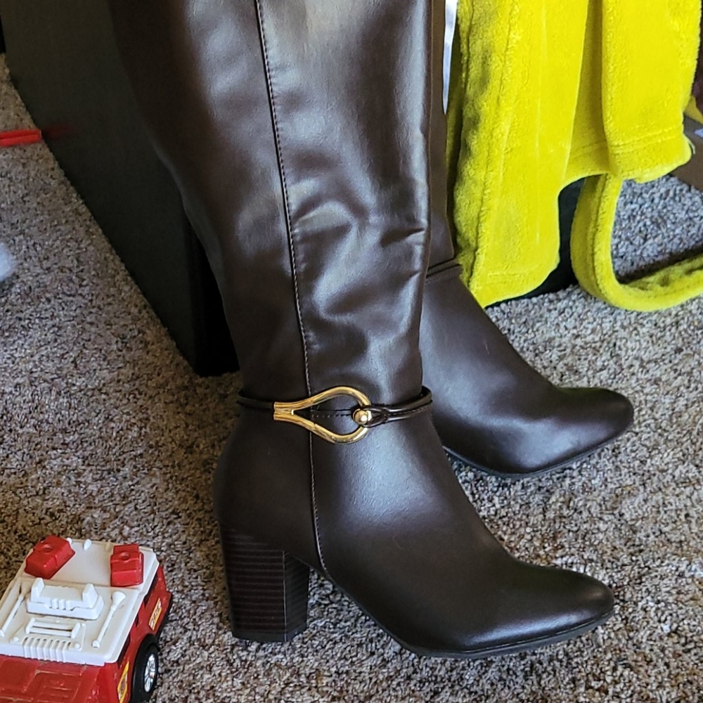Boots - Picture 2 of 4